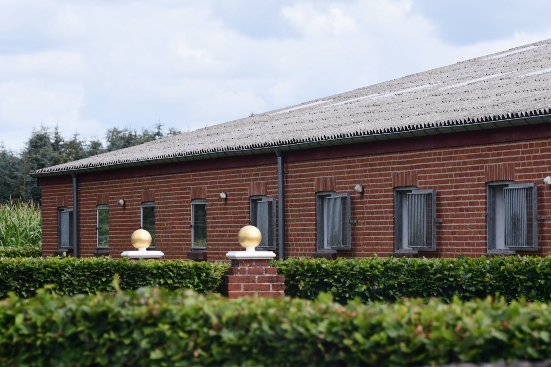 Staldbygningen på LCequestrian Ridecenter